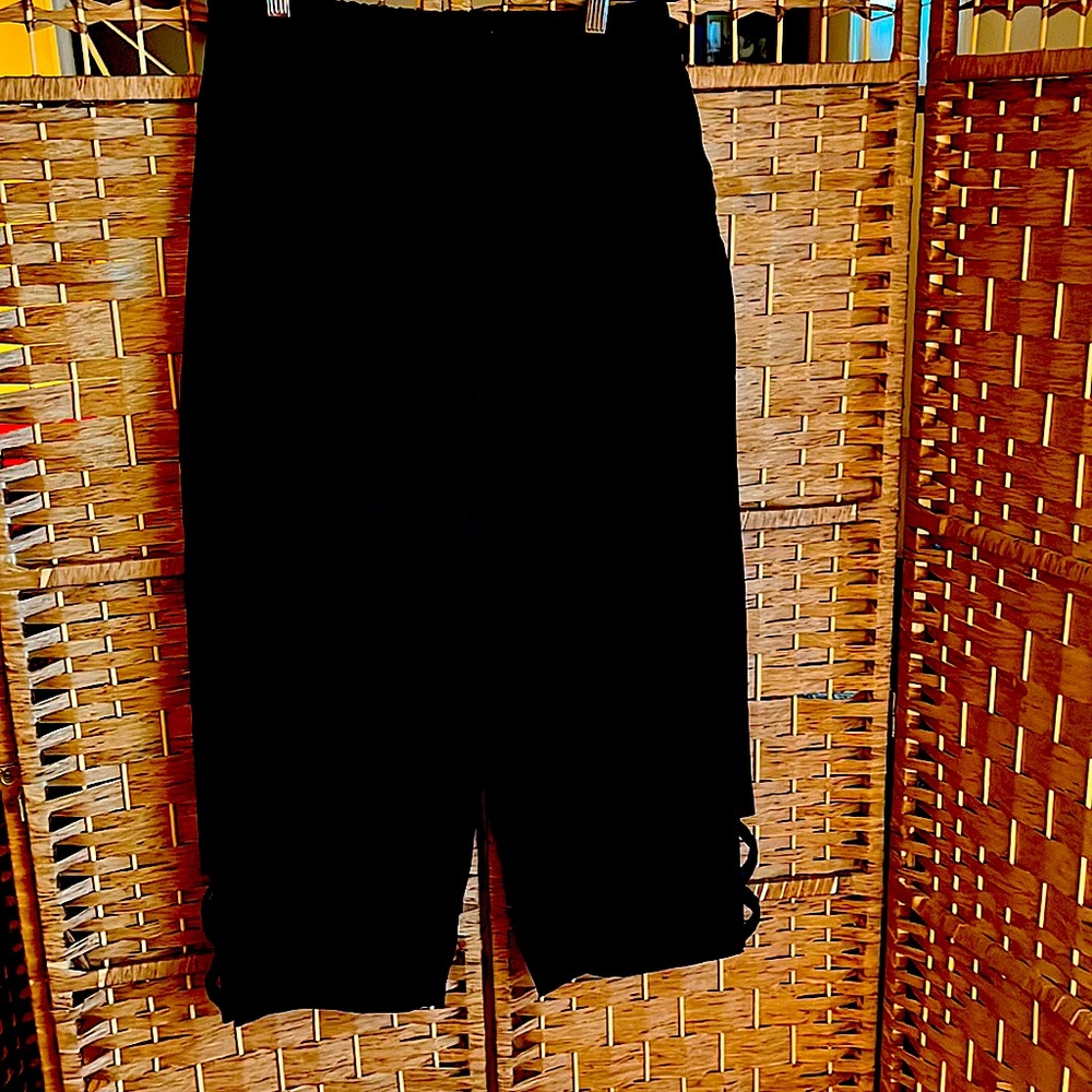 Lady’s Capri Pants (NWOT)